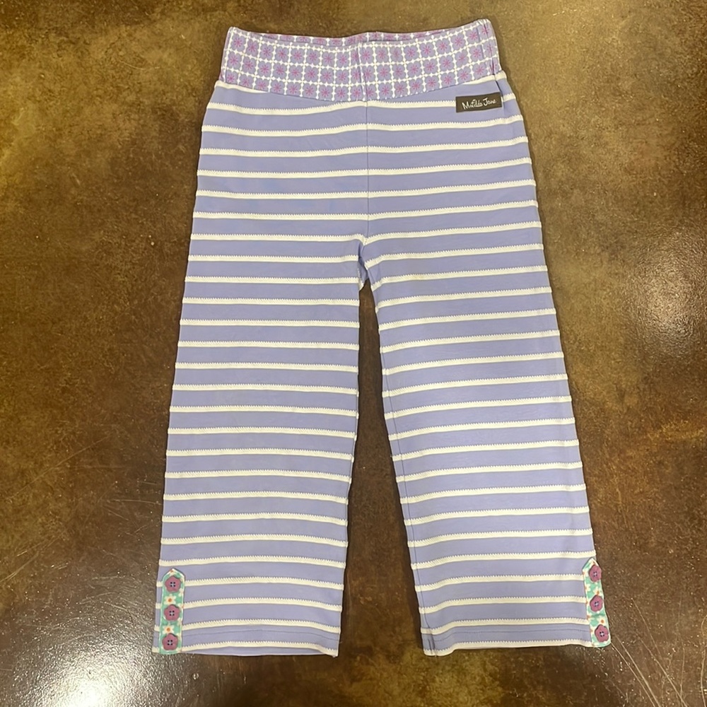 Matilda Jane Capris (Straights) size 4 but fit like a 6, like new condition.